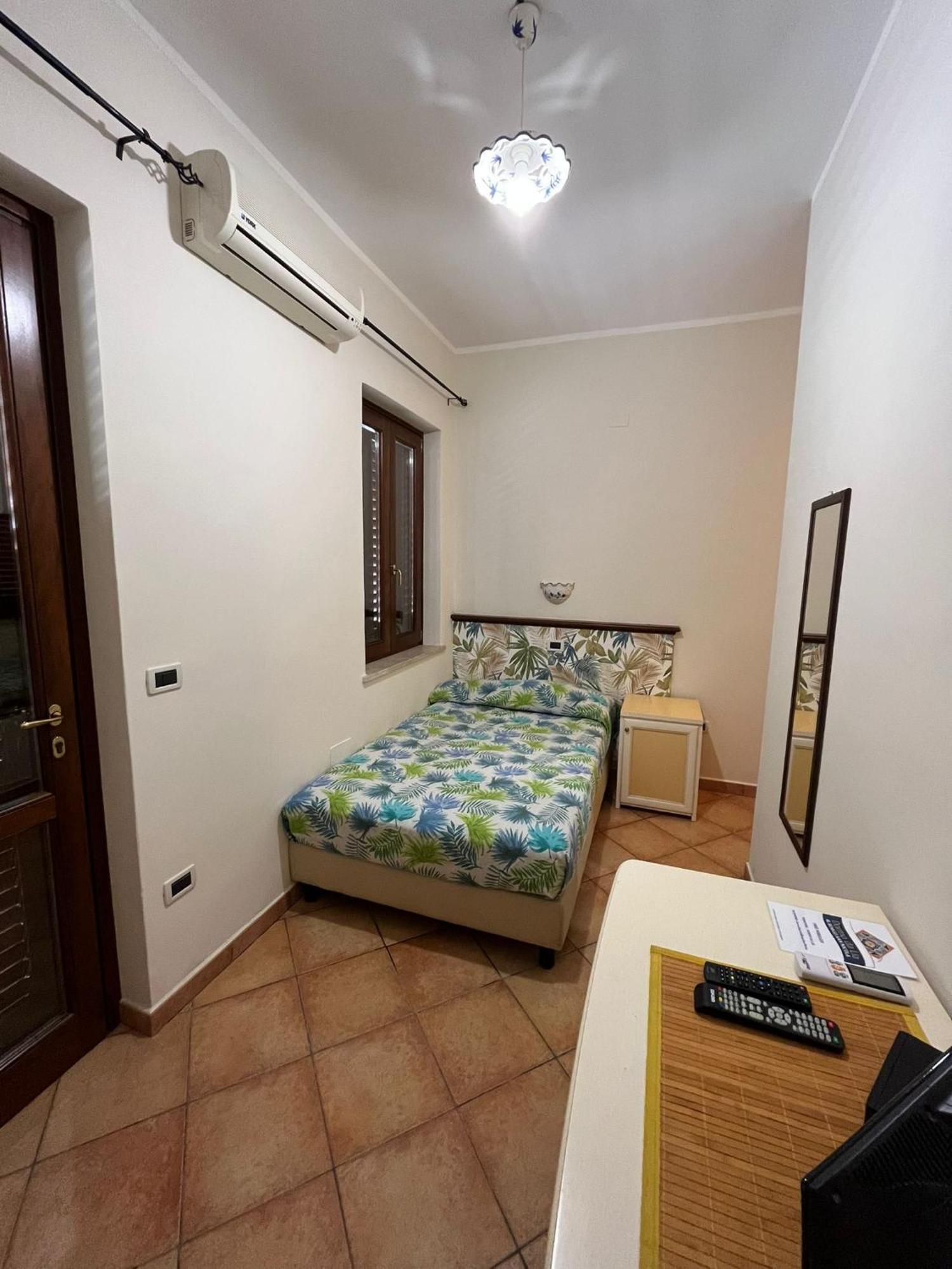 Dormo Da Lia Borgo San Nicola Hotel Mandra Capreria Bagian luar foto